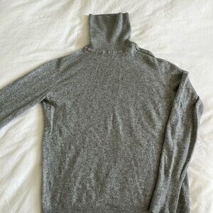 Everlane Cashmere Turtleneck Sweater, Size small, grey